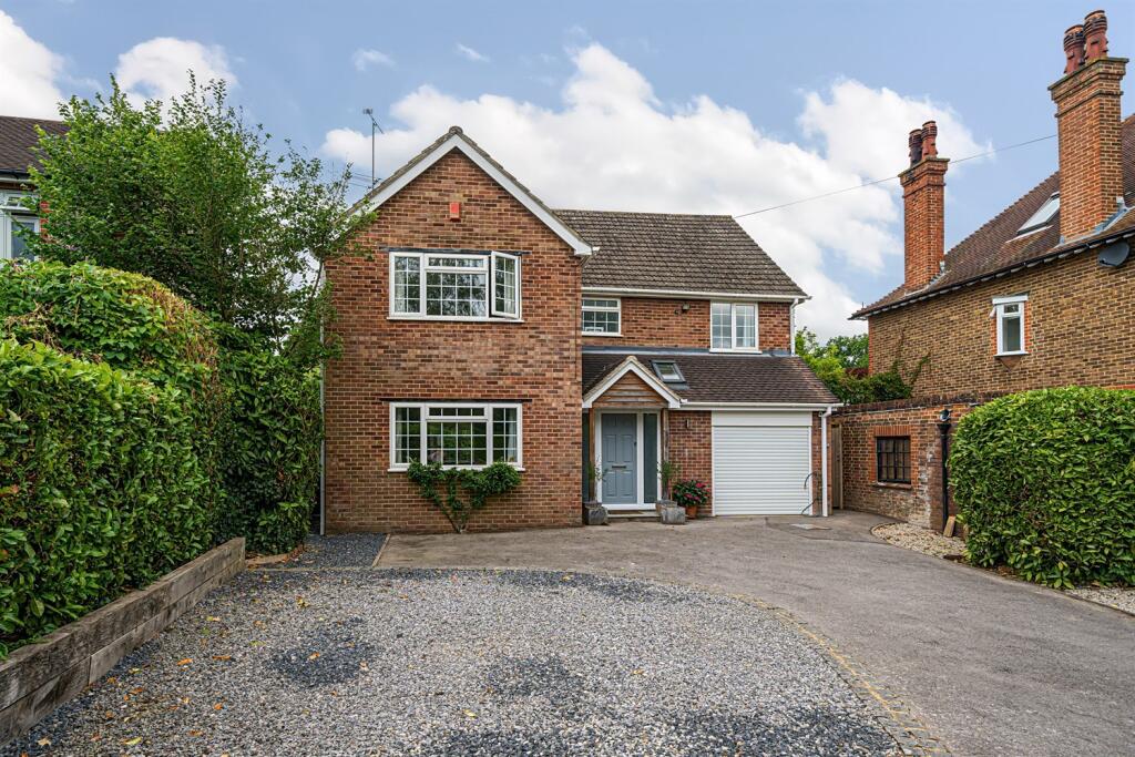 4 bed Detached for rent in Horsham. From Henry Adams - Horsham 4 bed Detached for rent in Horsham. From Henry Adams - Horsham