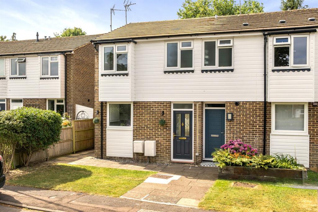 2 bed End of Terrace for rent in Horsham. From Henry Adams - Horsham