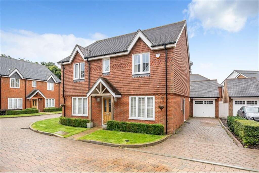 4 bed Detached for rent in Pease Pottage. From Henry Adams - Horsham 4 bed Detached for rent in Pease Pottage. From Henry Adams - Horsham