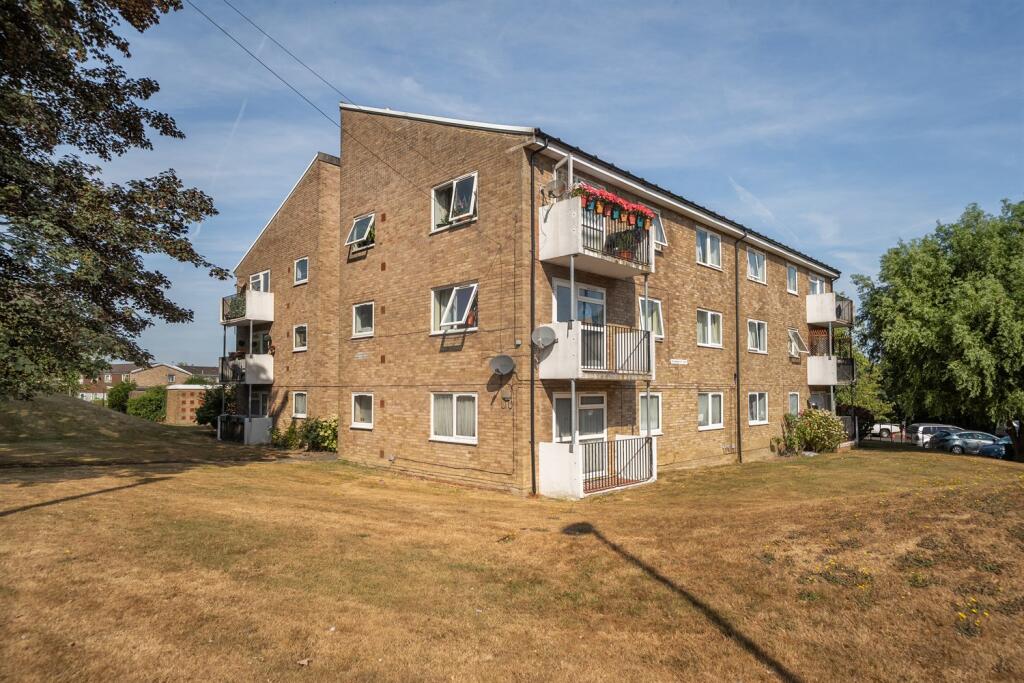 2 bed 1st Floor Flat for rent in Horsham. From Henry Adams - Horsham 2 bed 1st Floor Flat for rent in Horsham. From Henry Adams - Horsham