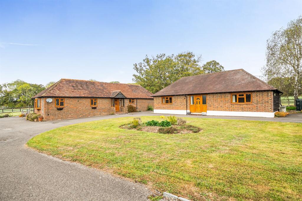 3 bed Detached bungalow for rent in Horsham. From Henry Adams - Horsham 3 bed Detached bungalow for rent in Horsham. From Henry Adams - Horsham