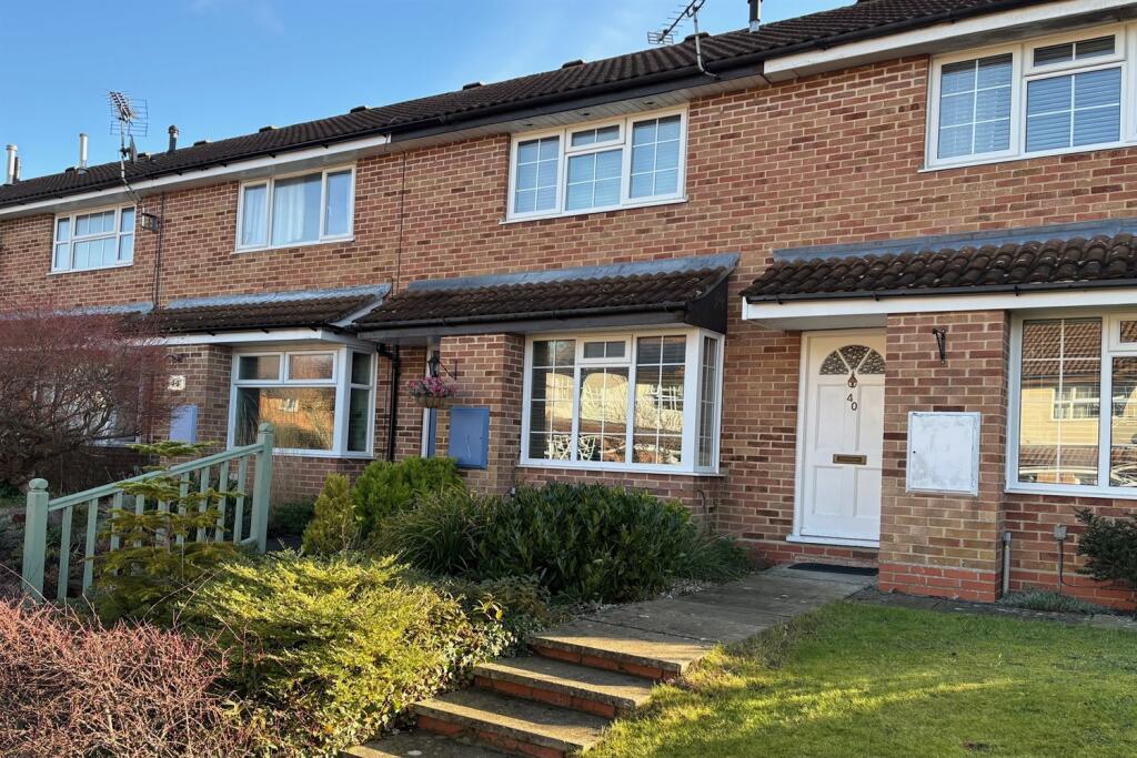 2 bed Mid Terraced House for rent in Furzeley Corner. From Henry Adams - Petersfield