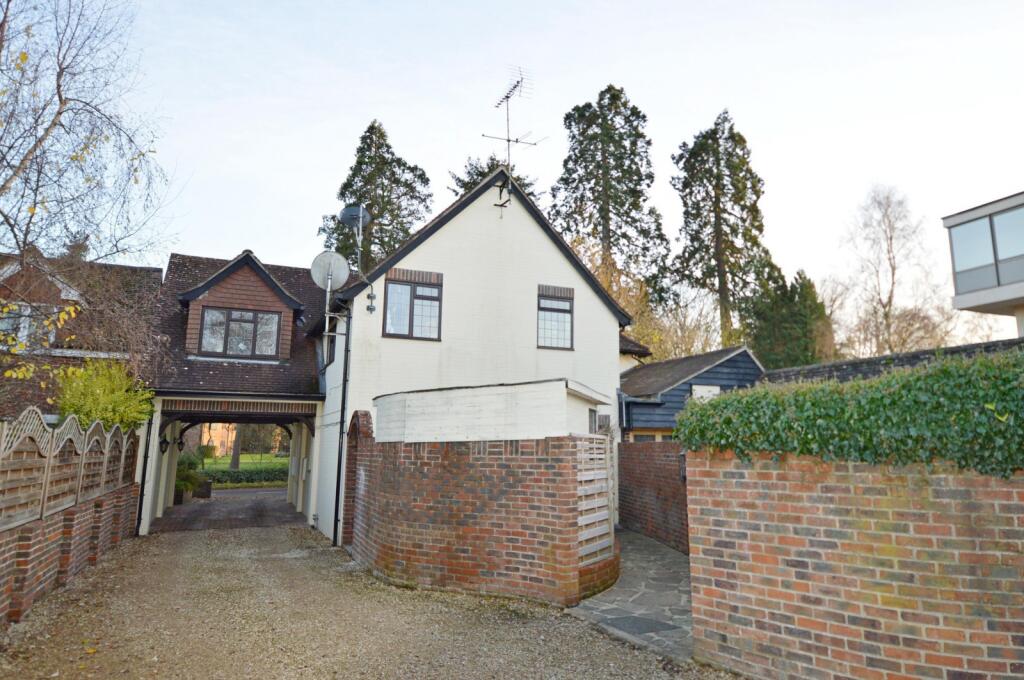 1 bed 1st Floor Flat for rent in Bramshott. From Henry Adams - Petersfield