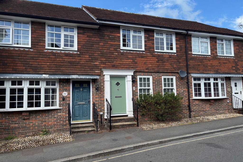 2 bed Mid Terraced House for rent in Petersfield. From Henry Adams - Petersfield