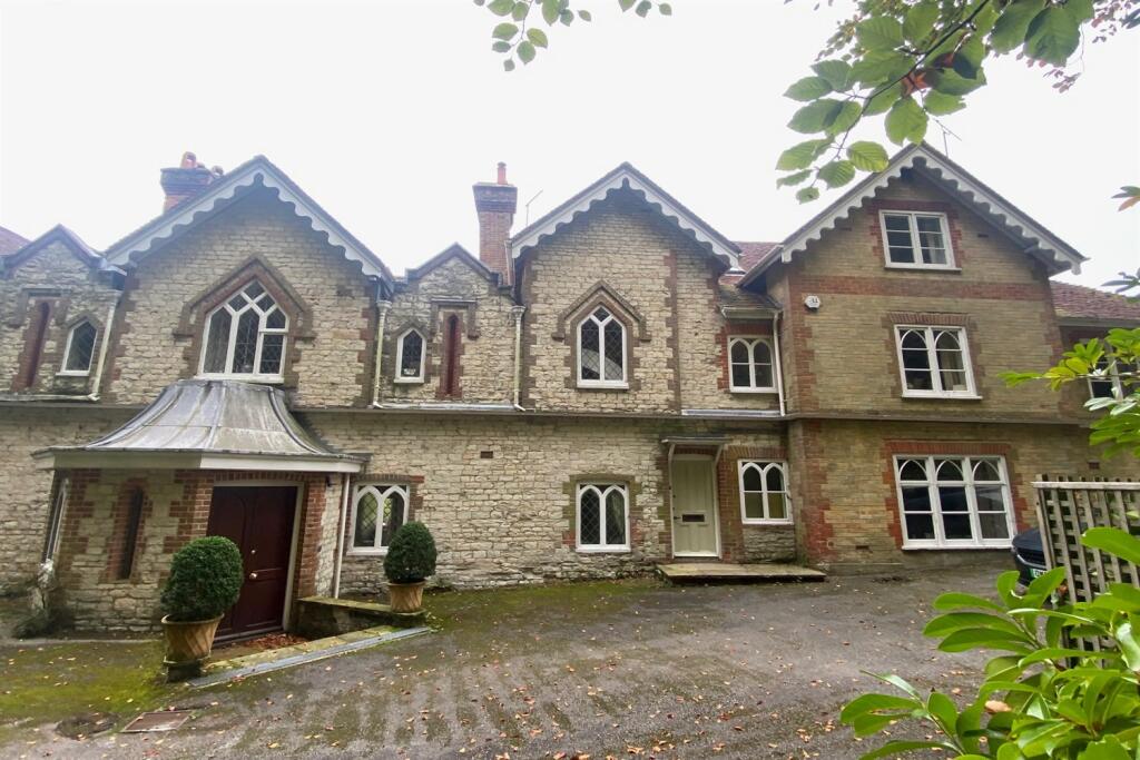1 bed 1st Floor Flat for rent in East Harting. From Henry Adams - Petersfield