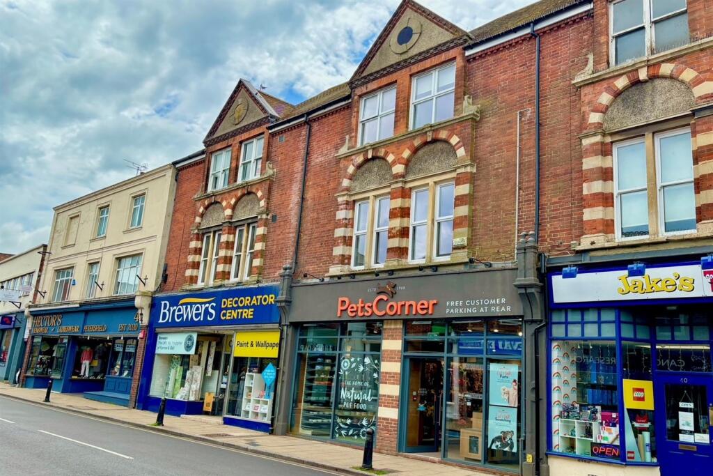1 bed 1st Floor Flat for rent in Petersfield. From Henry Adams - Petersfield
