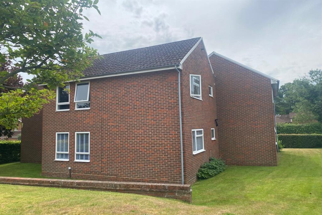 1 bed 1st Floor Flat for rent in Buriton. From Henry Adams - Petersfield