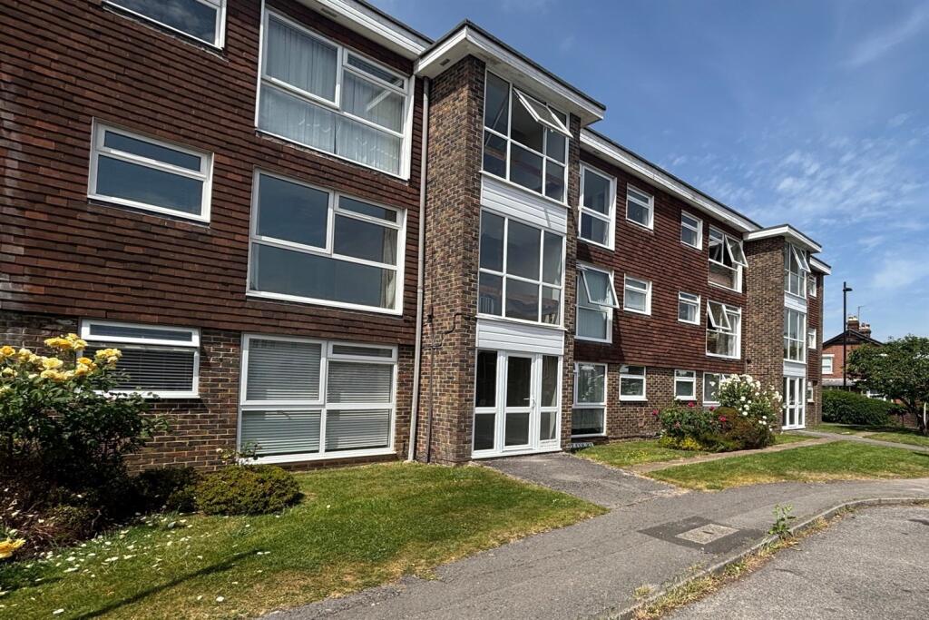 2 bed 1st Floor Flat for rent in Petersfield. From Henry Adams - Petersfield