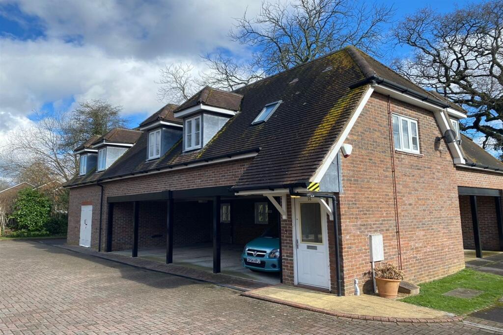 2 bed 1st Floor Flat for rent in Petersfield. From Henry Adams - Petersfield
