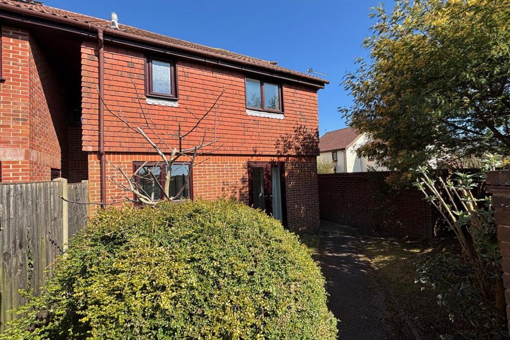 1 bed End of Terrace for rent in Petersfield. From Henry Adams - Petersfield 1 bed End of Terrace for rent in Petersfield. From Henry Adams - Petersfield