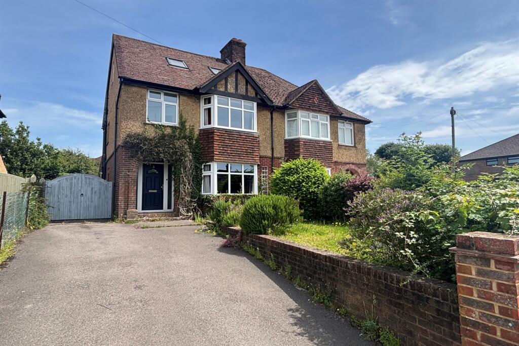 4 bed Semi Detached for rent in Petersfield. From Henry Adams - Petersfield