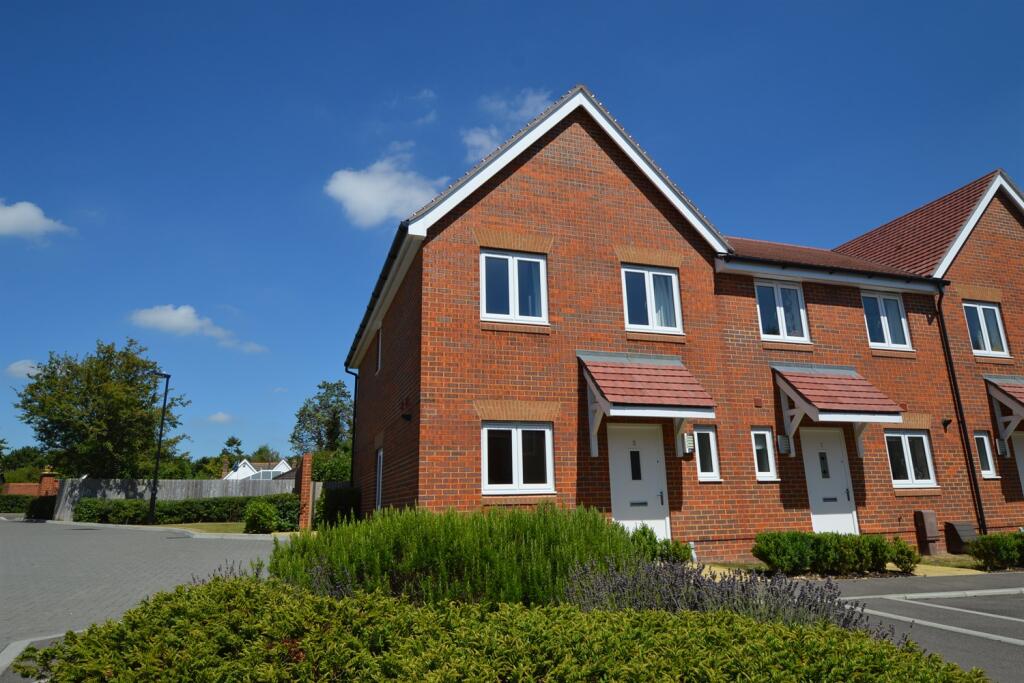 3 bed Mid Terraced House for rent in Catherington. From Henry Adams - Petersfield