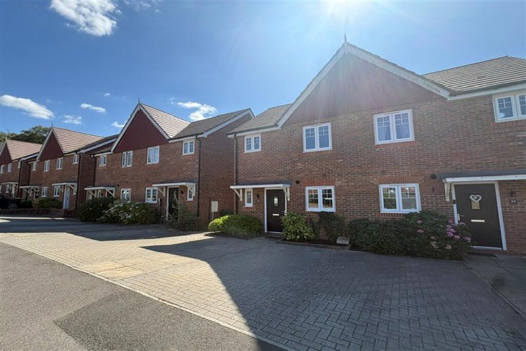 2 bed Semi Detached for rent in Alton. From Henry Adams - Petersfield 2 bed Semi Detached for rent in Alton. From Henry Adams - Petersfield