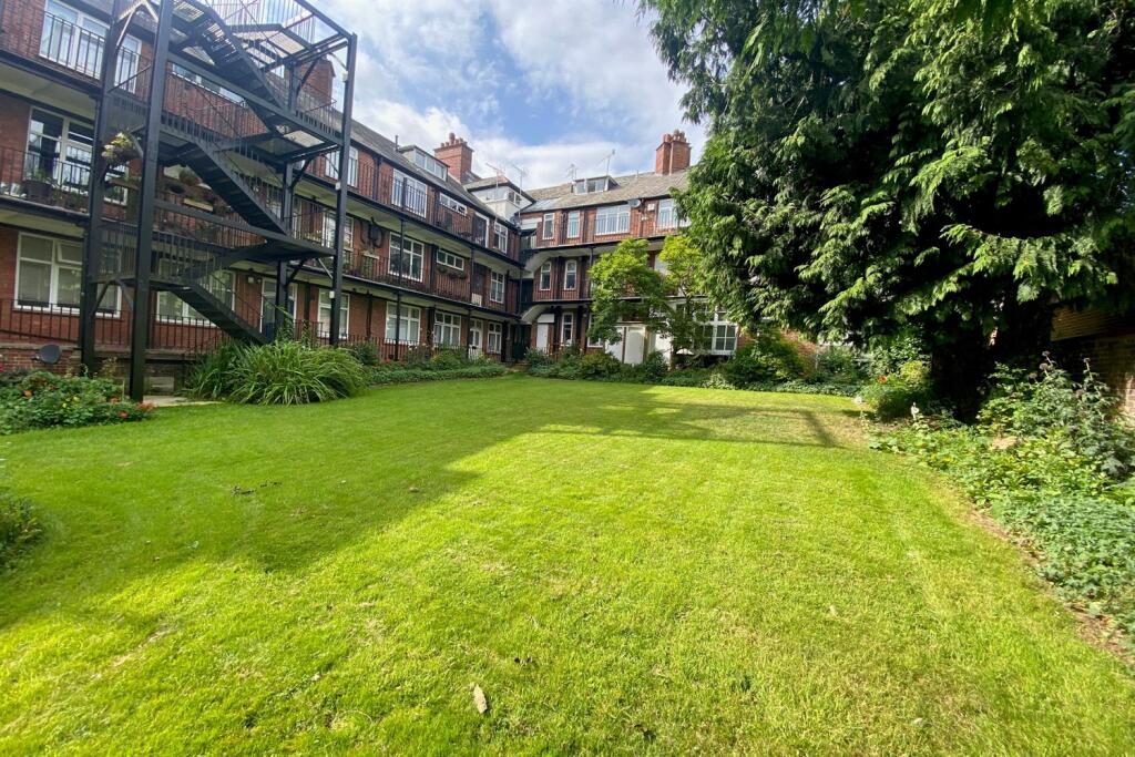 1 bed 1st Floor Flat for rent in Haslemere. From Henry Adams - Petersfield