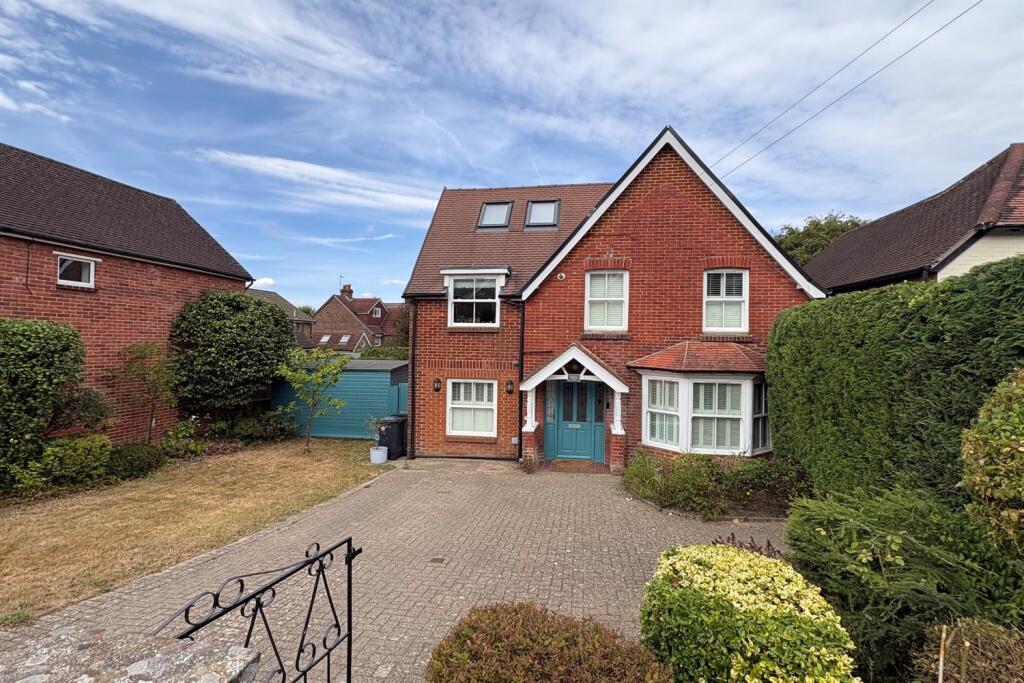 5 bed Detached for rent in Hammer. From Henry Adams - Petersfield 5 bed Detached for rent in Hammer. From Henry Adams - Petersfield