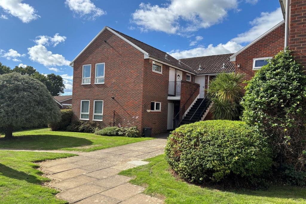 1 bed 1st Floor Flat for rent in Petersfield. From Henry Adams - Petersfield 1 bed 1st Floor Flat for rent in Petersfield. From Henry Adams - Petersfield