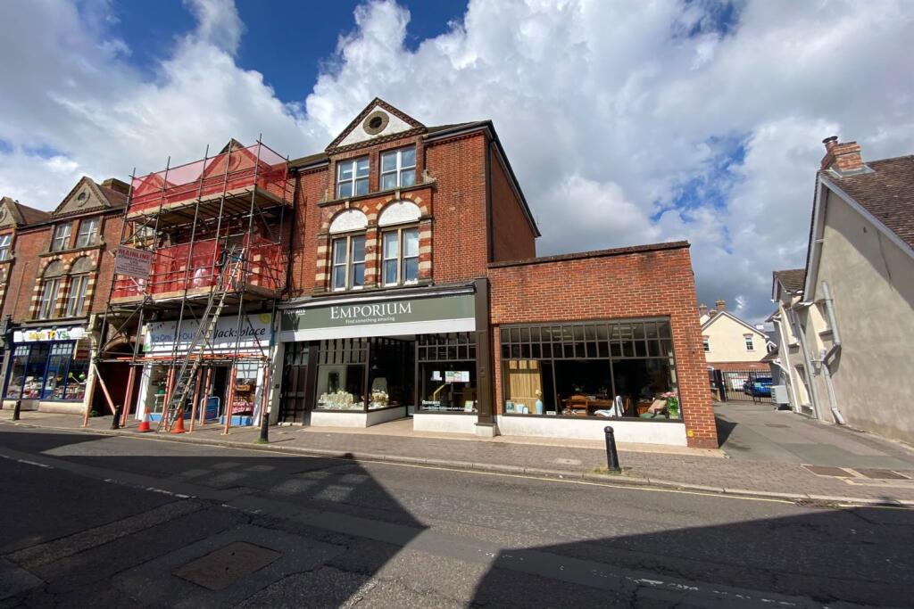 2 bed 1st Floor Flat for rent in Petersfield. From Henry Adams - Petersfield 2 bed 1st Floor Flat for rent in Petersfield. From Henry Adams - Petersfield