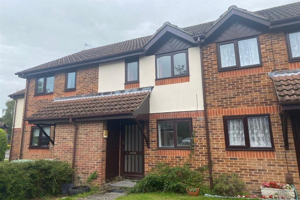 2 bed Mid Terraced House for rent in Petersfield. From Henry Adams - Petersfield