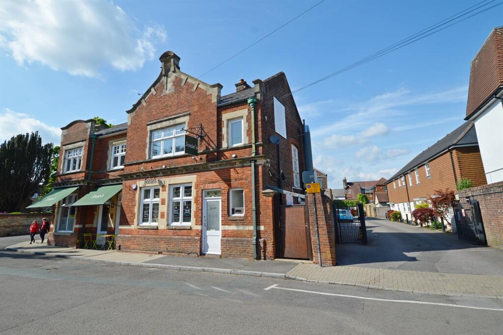2 bed 1st Floor Flat for rent in Petersfield. From Henry Adams - Petersfield 2 bed 1st Floor Flat for rent in Petersfield. From Henry Adams - Petersfield