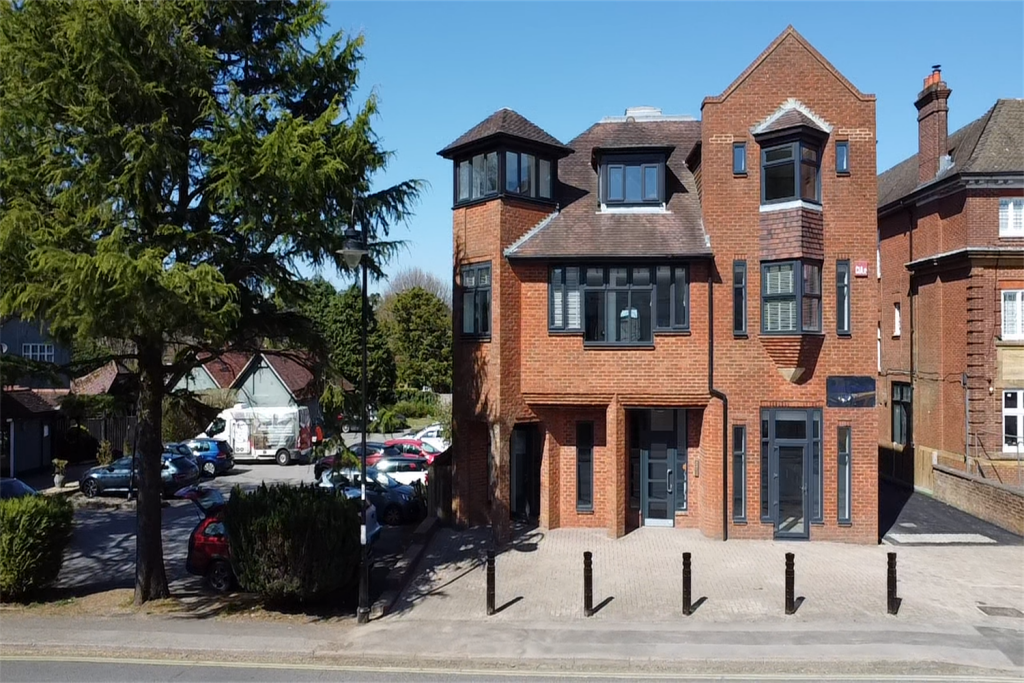 2 bed 1st Floor Flat for rent in Beacon Hill. From Henry Adams - Storrington