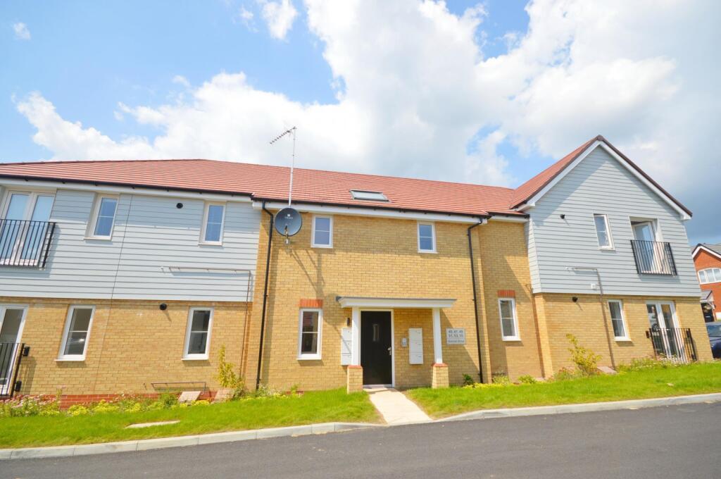 2 bed 1st Floor Flat for rent in Codmore Hill. From Henry Adams - Storrington