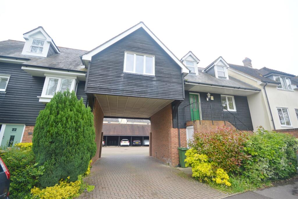 2 bed 1st Floor Flat for rent in Upper Beeding. From Henry Adams - Storrington