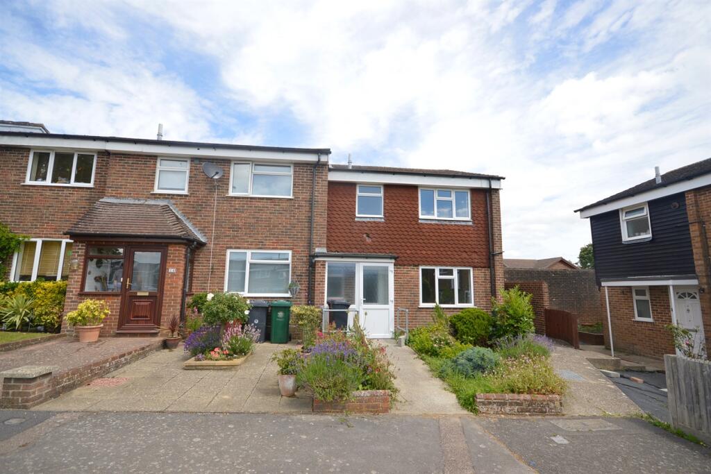 3 bed End of Terrace for rent in Petworth. From Henry Adams - Storrington