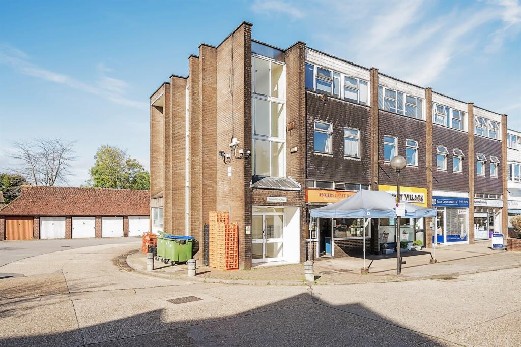 2 bed 1st Floor Flat for rent in Billingshurst. From Henry Adams - Storrington 2 bed 1st Floor Flat for rent in Billingshurst. From Henry Adams - Storrington