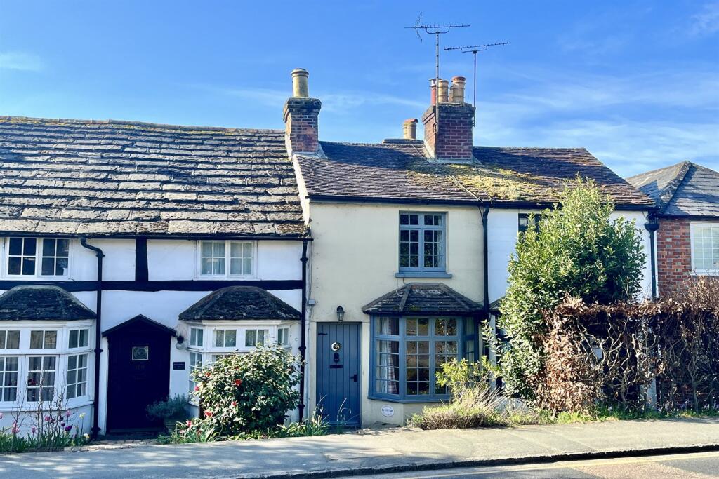 2 bed Mid Terraced House for rent in Pulborough. From Henry Adams - Storrington