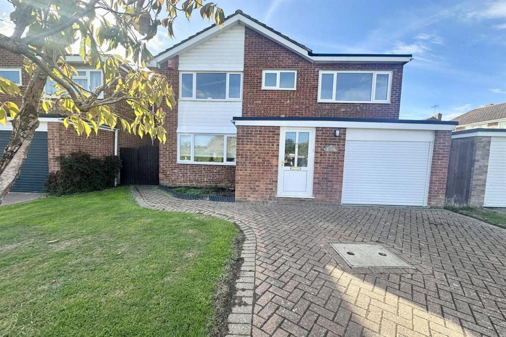 4 bed Detached for rent in Horsham. From Henry Adams - Storrington 4 bed Detached for rent in Horsham. From Henry Adams - Storrington