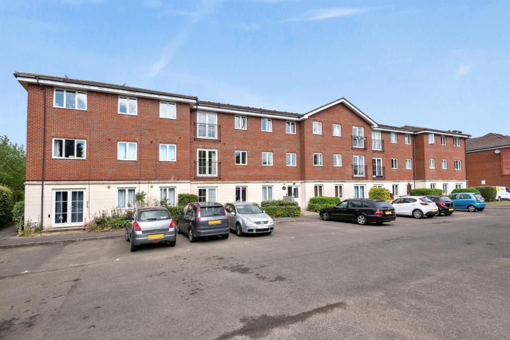 2 bed 1st Floor Flat for rent in Billingshurst. From Henry Adams - Storrington