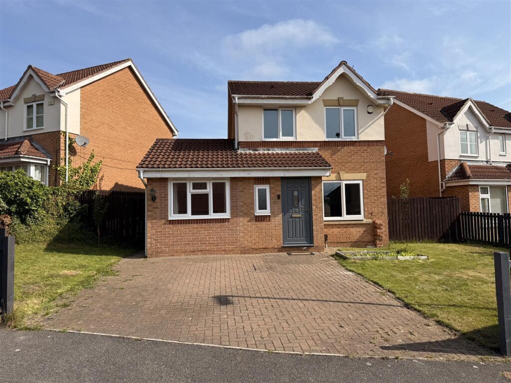 4 bed Detached for rent in Leeds. From Cornerstone Estate Agents - Leeds
