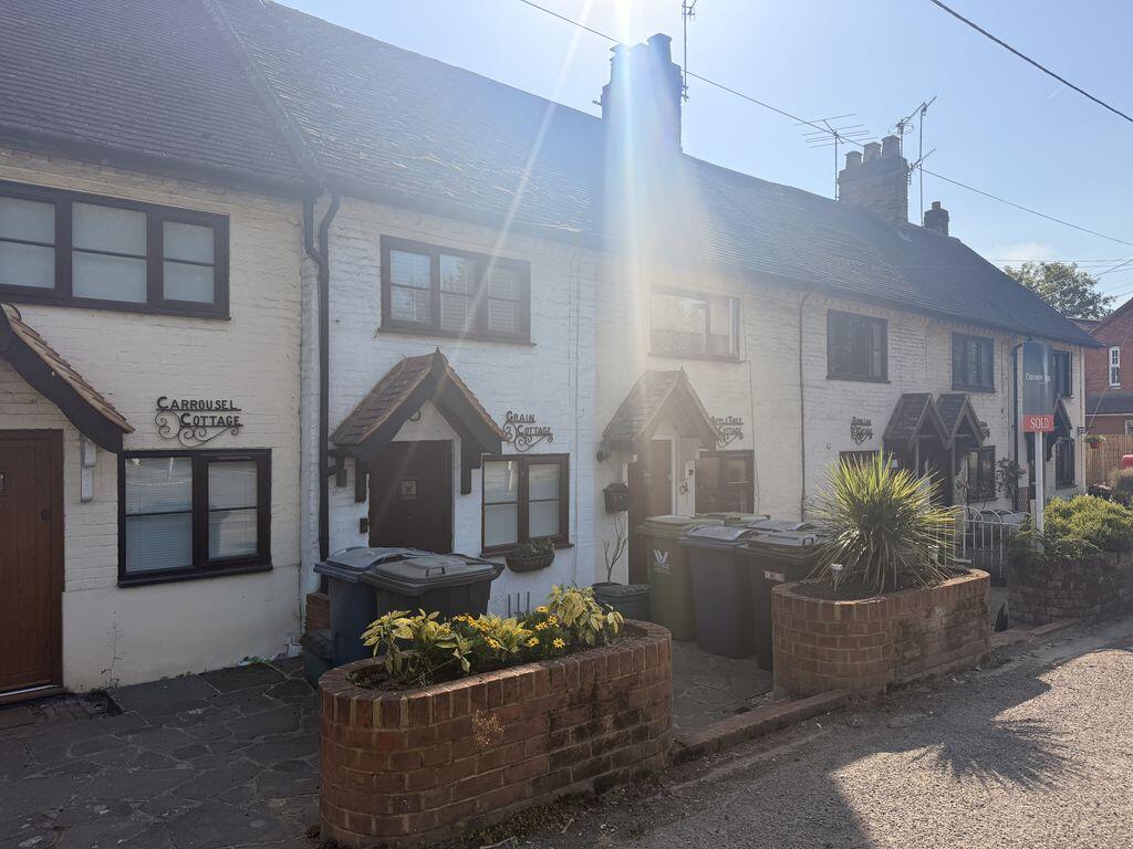 2 bed Cottage for rent in Bourne End. From Crendon House - Wooburn Green