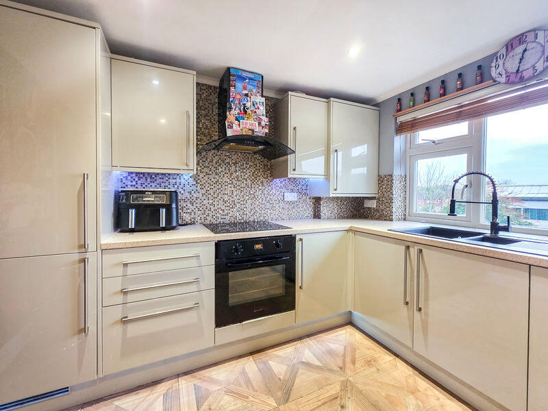 2 bed 1st Floor Flat for rent in High Wycombe. From Crendon House - Wooburn Green 2 bed 1st Floor Flat for rent in High Wycombe. From Crendon House - Wooburn Green
