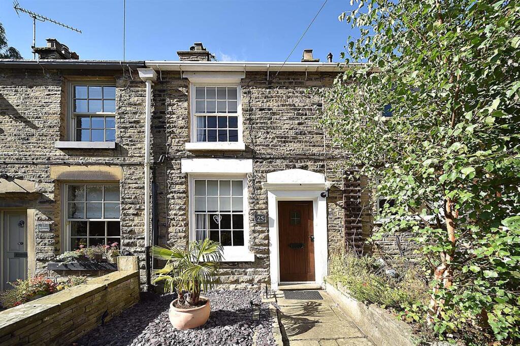 2 bed Cottage for rent in Bollington. From Holmes-Naden Estate Agents - Bollington