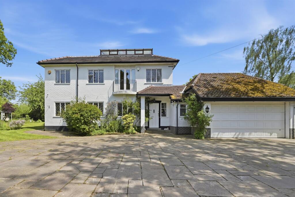 4 bed Detached for rent in Prestbury. From Holmes-Naden Estate Agents - Bollington 4 bed Detached for rent in Prestbury. From Holmes-Naden Estate Agents - Bollington