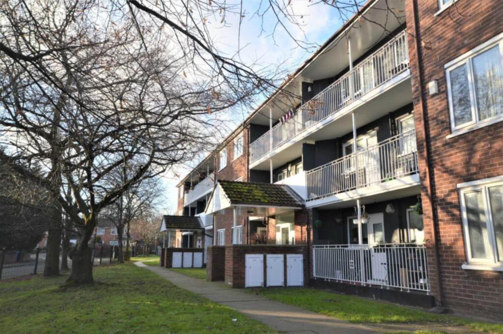 2 bed 1st Floor Flat for rent in Manchester. From Aubrey Lee & Co - Prestwich