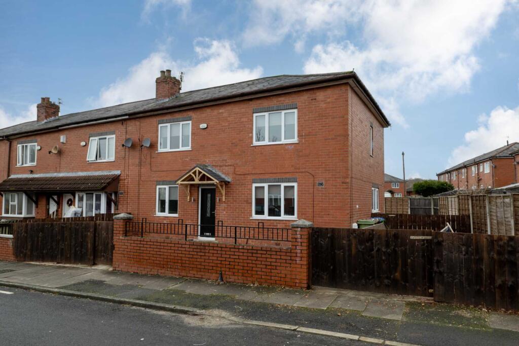 4 bed End of Terrace for rent in Heywood. From Aubrey Lee & Co - Prestwich 4 bed End of Terrace for rent in Heywood. From Aubrey Lee & Co - Prestwich