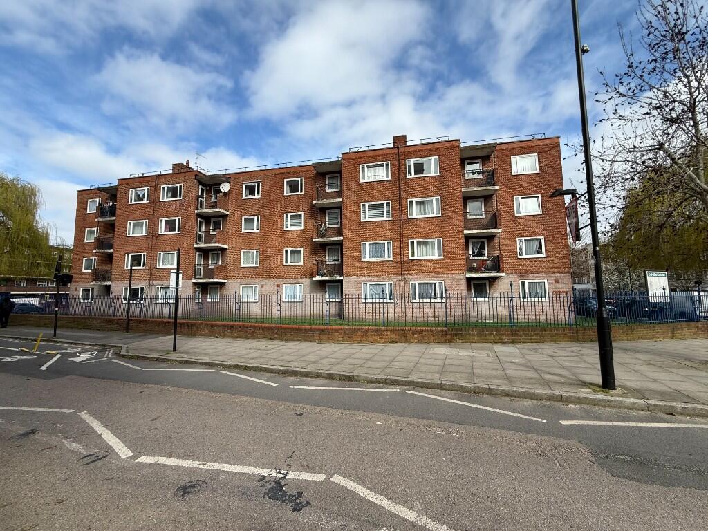 3 bed 1st Floor Flat for rent in London. From Stock Page Stock - London