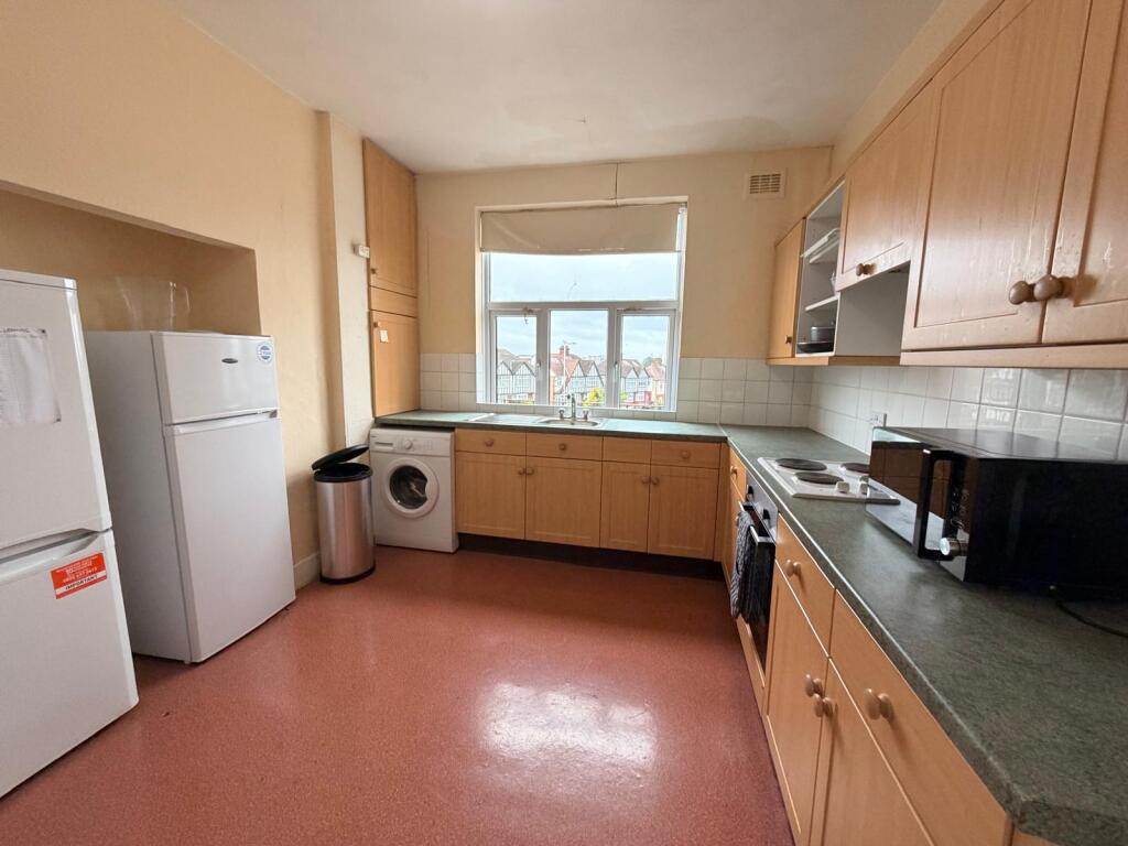 3 bed Annexe for rent in Woodford. From Stock Page Stock - London