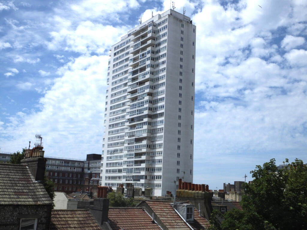 2 bed Apartment for rent in Brighton and Hove. From Elliotts - Hove