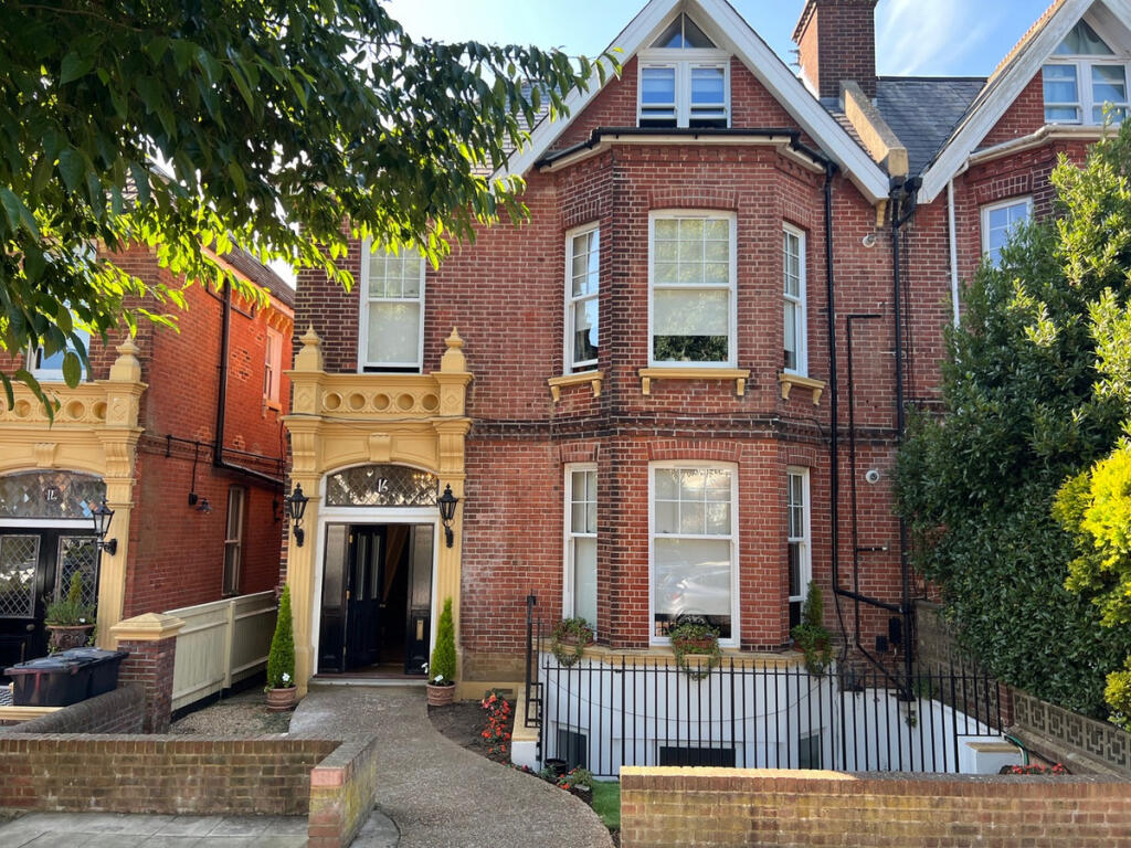 4 bed Studio for rent in Brighton and Hove. From Elliotts - Hove 4 bed Studio for rent in Brighton and Hove. From Elliotts - Hove