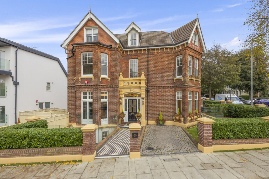 2 bed Apartment for rent in Brighton and Hove. From Elliotts - Hove