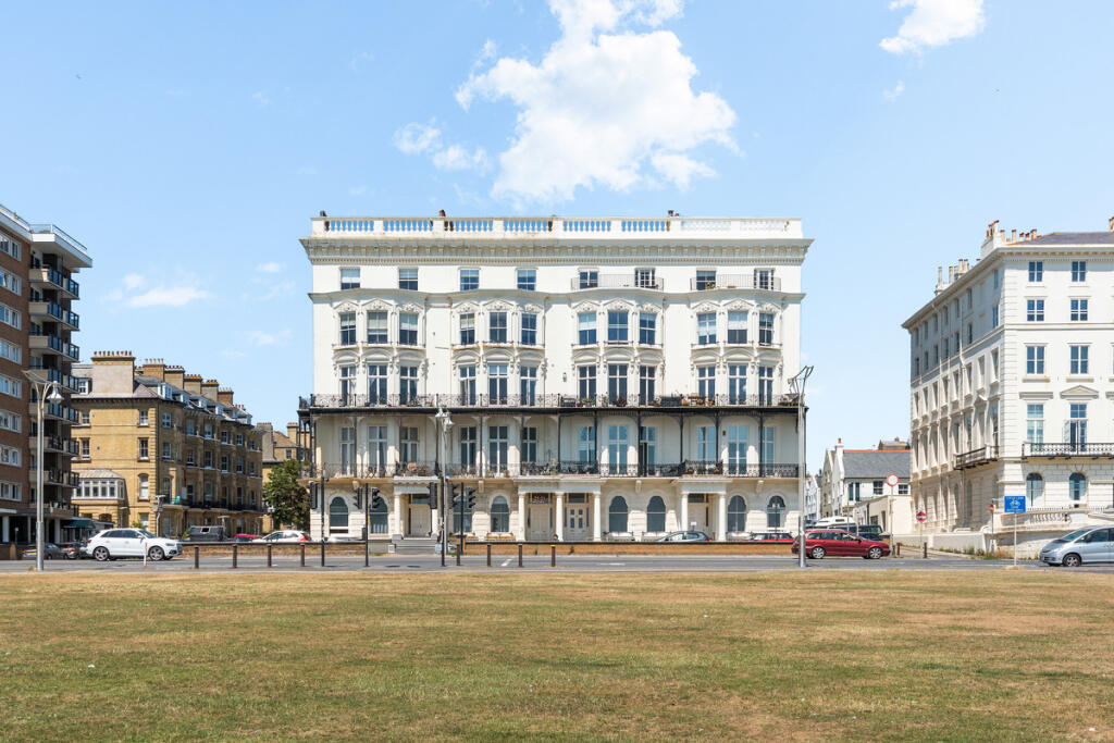 3 bed Apartment for rent in Brighton and Hove. From Elliotts - Hove 3 bed Apartment for rent in Brighton and Hove. From Elliotts - Hove