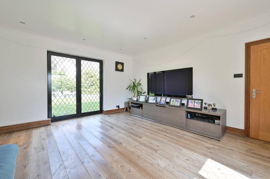 4 bed Detached for rent in Bushey. From Imagine - Bushey