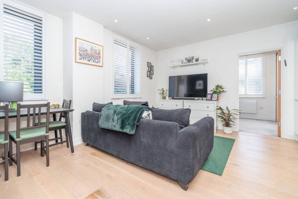 1 bed 1st Floor Flat for rent in Bushey. From Imagine - Bushey