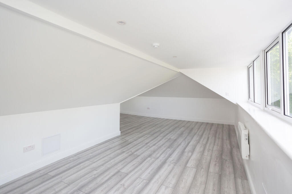 2 bed 1st Floor Flat for rent in Bushey. From Imagine - Bushey