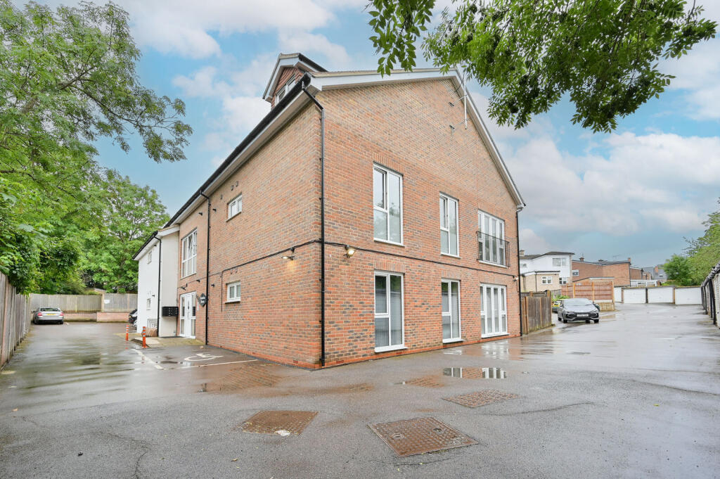 2 bed 1st Floor Flat for rent in Bushey. From Imagine - Bushey