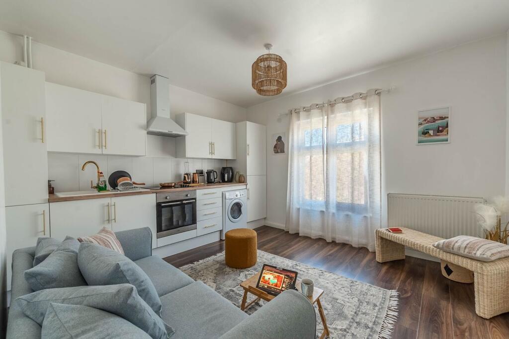 2 bed 1st Floor Flat for rent in Watford. From Imagine - Bushey