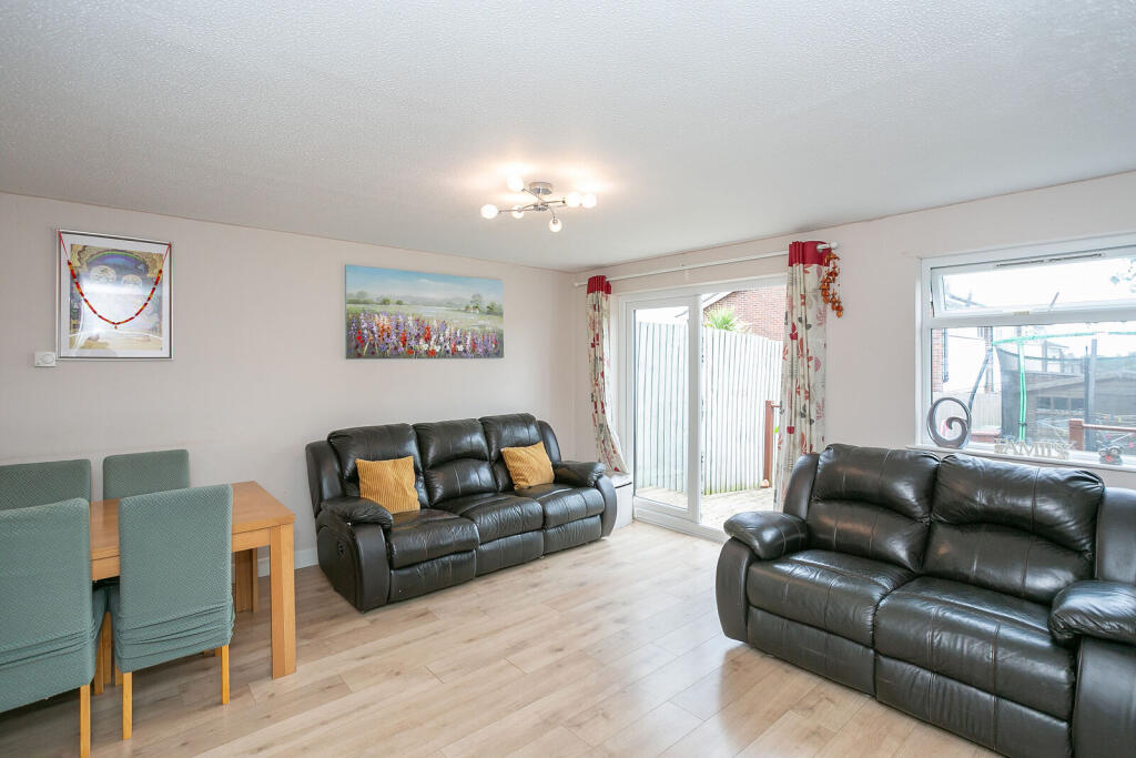 3 bed Mid Terraced House for rent in Bushey. From Imagine - Bushey